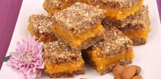 Prajitura cu fulgi de ovaz si caise