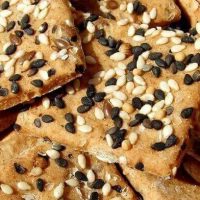 Saratele (crackers) integrale, cu seminte saratele crackers integrale cu seminte