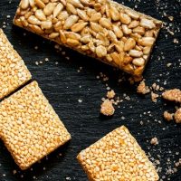 Mini-batoane dulci, cu susan si miere mini-batoane dulci, cu susan si miere