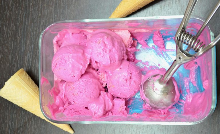 Înghețată cu sfeclă roșie și banane