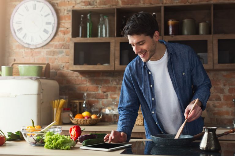Bărbații care gătesc trăiesc mai mult?