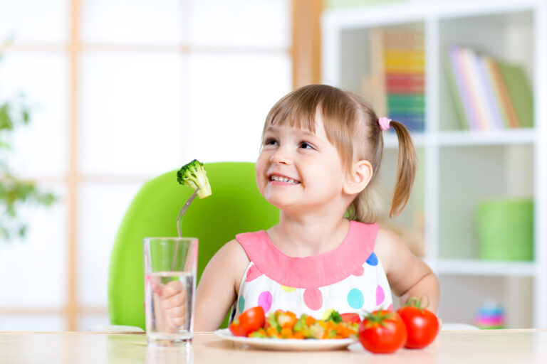 Cum convingem micii mofturoși să mănânce sănătos?