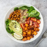 Salată de dovleac cu quinoa și năut