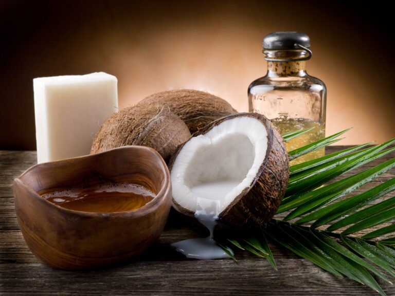 Ulei de cocos: proprietăți, beneficii, contraindicații și la ce se folosește în mod eficient