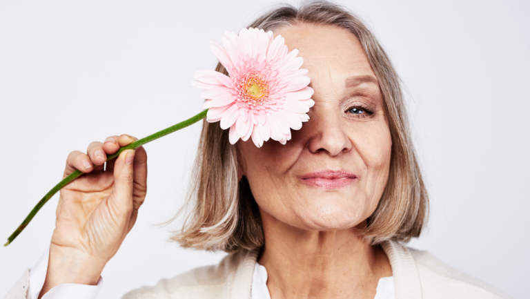 Factorii cheie pentru îmbătrânirea sănătoasă la femei: Nutriția ca pilon principal
