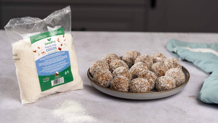 Biluțe din curmale învelite în cocos