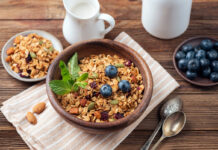 Ce este granola? Beneficii, diferențe față de müsli și cum alegi o granola sănătoasă