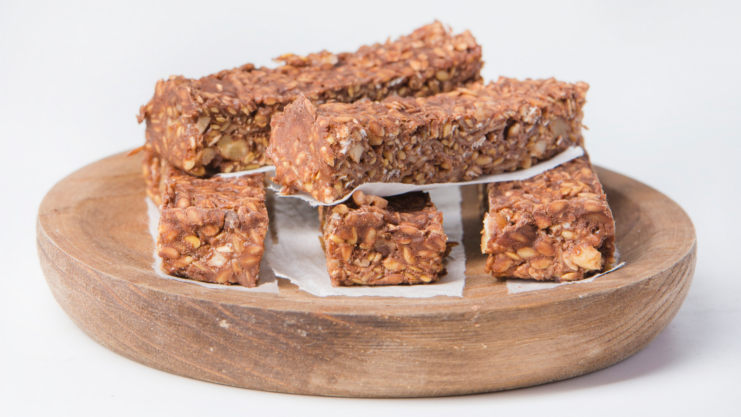 Baton Proteic: 2 rețete rapide (Vegan și Non-Vegan)